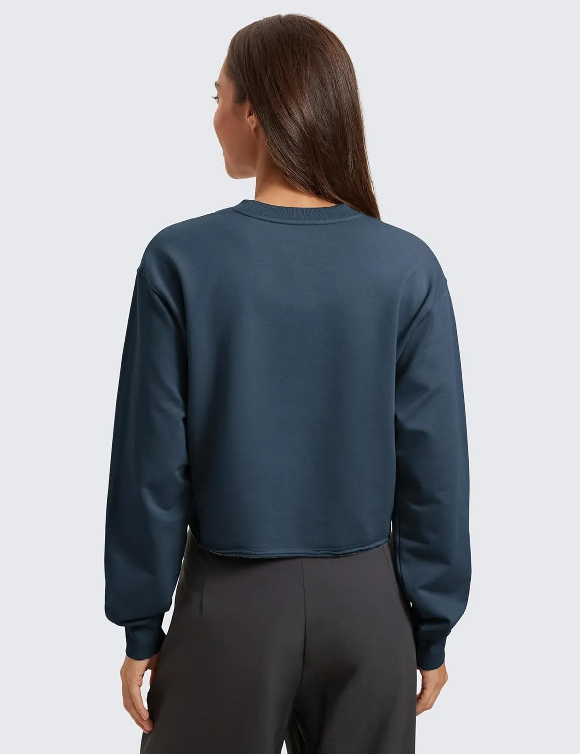 CRZ YOGA Womens Fleece Cropped Sweatshirts Crewneck Long Sleeve Double Raw Hem Workout Casual Pullover Tops
