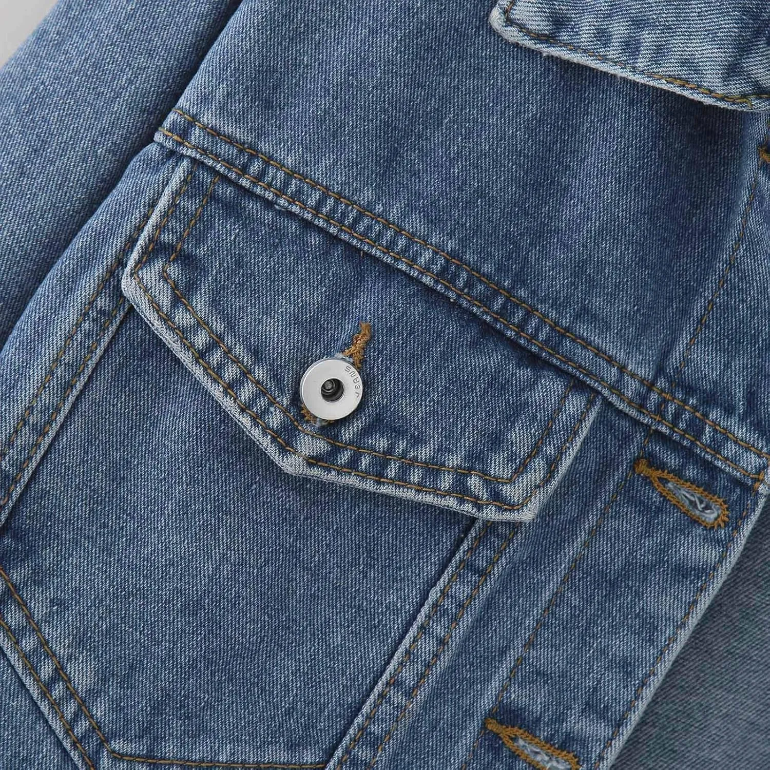 Womens Cropped Denim Jackets 2024 Trendy Button Up Shacket Fall Spring Long Sleeve Jean Coats Retro Petite Denim Coat