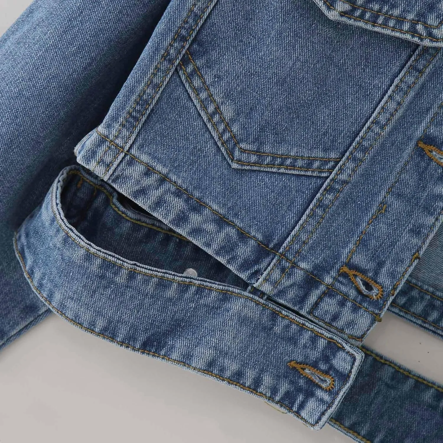 Womens Cropped Denim Jackets 2024 Trendy Button Up Shacket Fall Spring Long Sleeve Jean Coats Retro Petite Denim Coat
